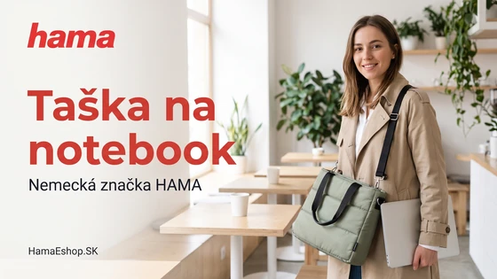 Žena s taškou na notebook Hama Quilt v šalviovej zelenej cez rameno v kaviarni