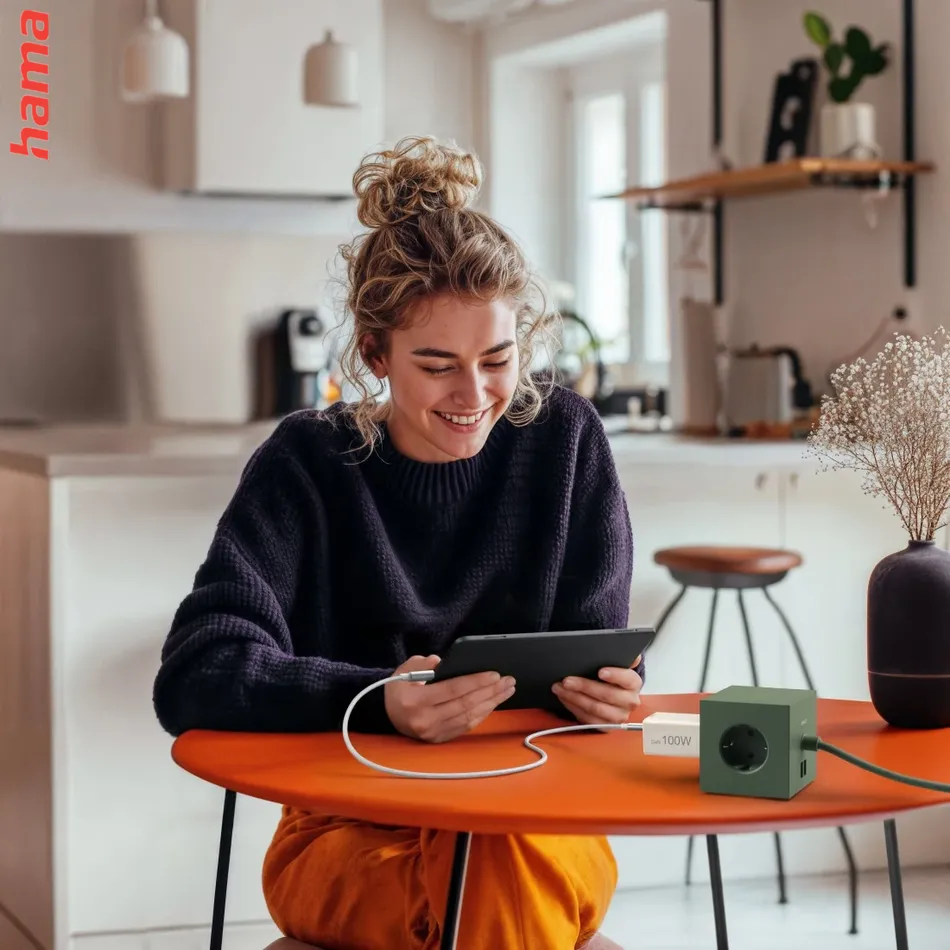 Hama rýchlonabíjačka USB C 100 W GaN, 2x USB-C, 1x USB-A, biela